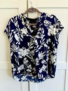 Rachel Roy Navy Floral Blouse – Size Small – Flowy & Flattering
